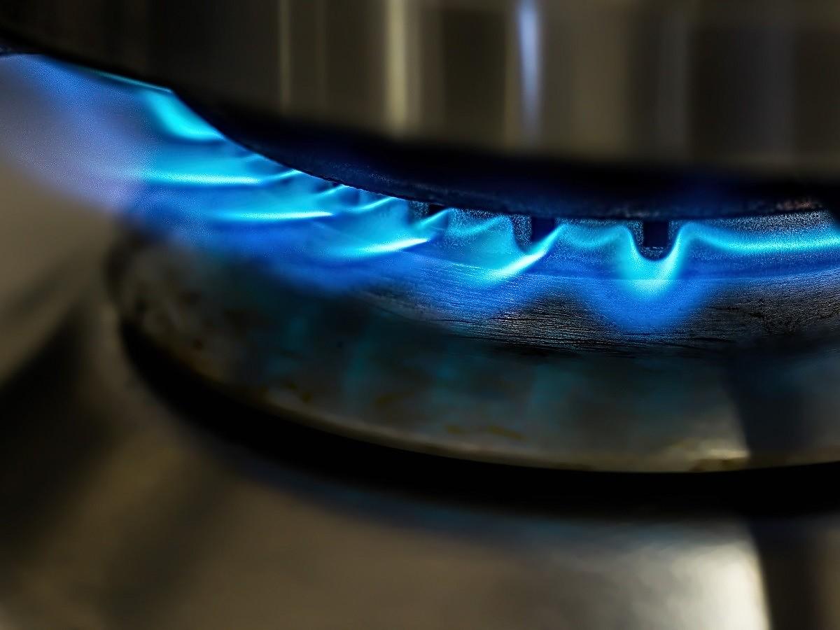 Boicie się rachunków za gaz? Te 3 triki pomogą wam zmniejszyć jego użycie w kuchni