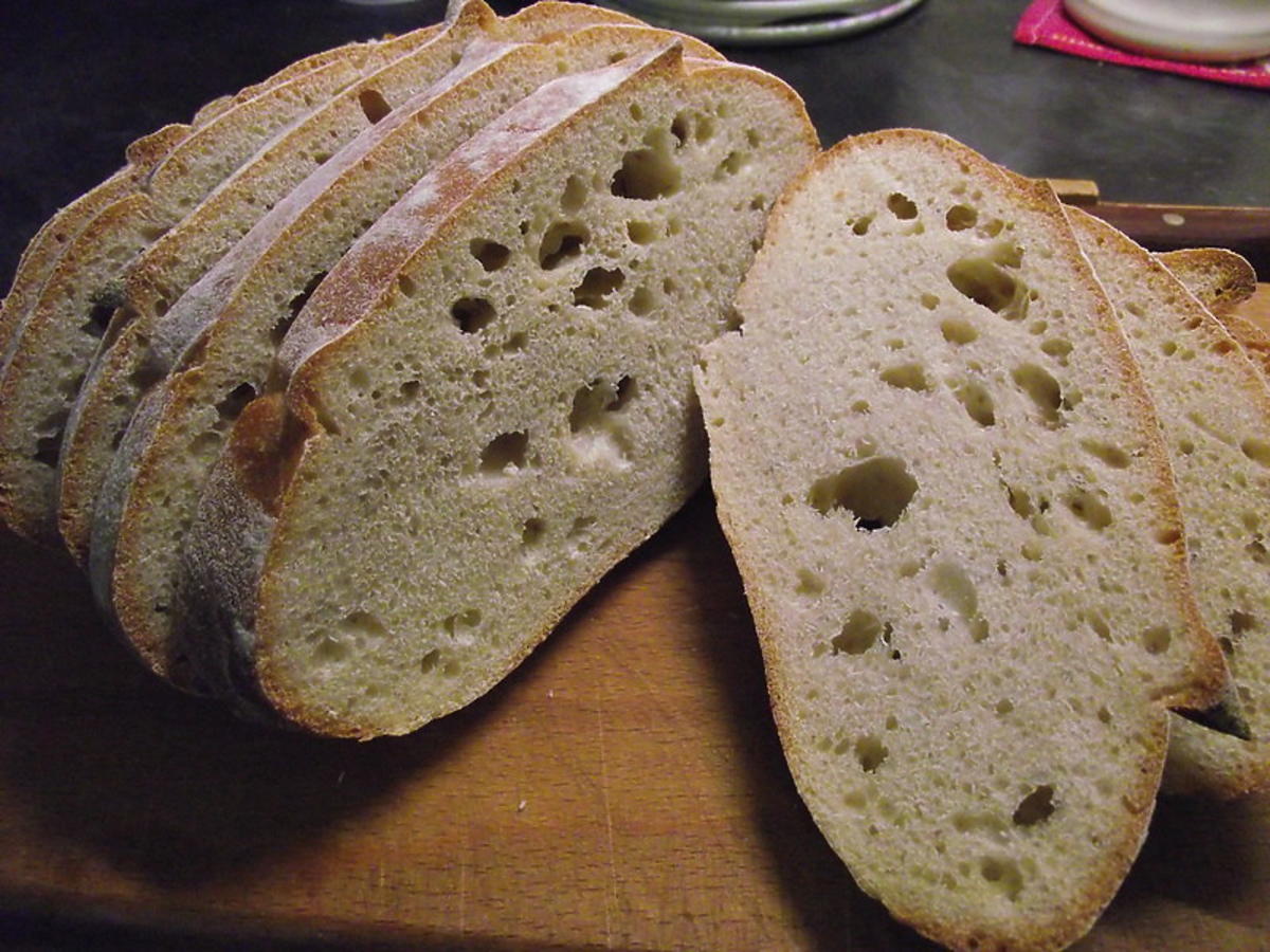 Co oznaczają dziury w chlebie? Wszystko przez te szkolne błędy w jego wypieku