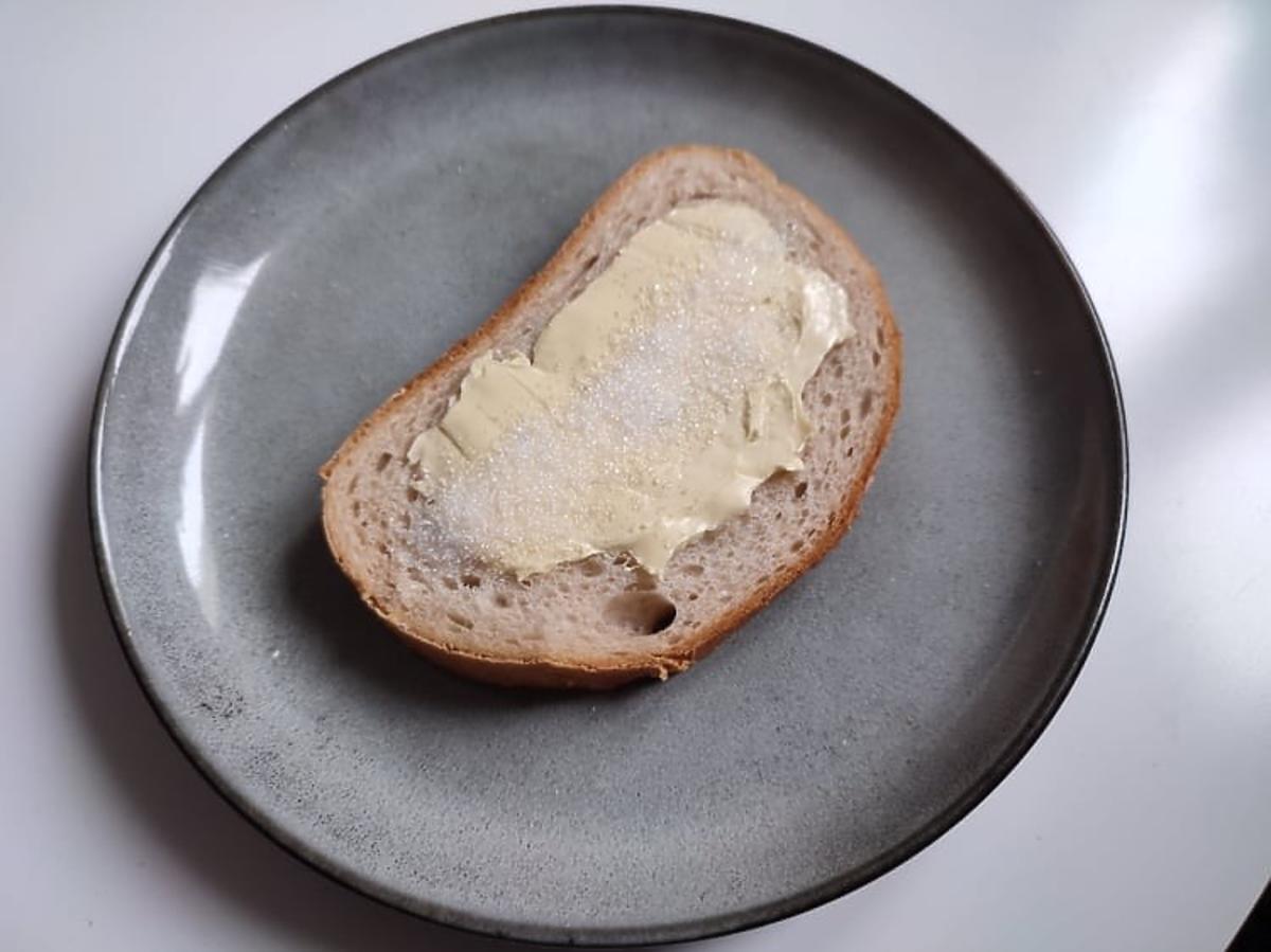 Czy ktoś pamięta smak chleba z cukrem? Kiedys był ratunkiem na mały głód.