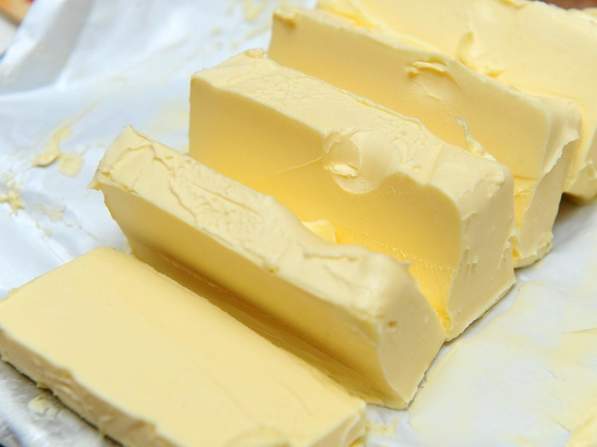 Czy masło śmietankowe to jeszcze masło? Sprawdźcie, zanim je kupicie