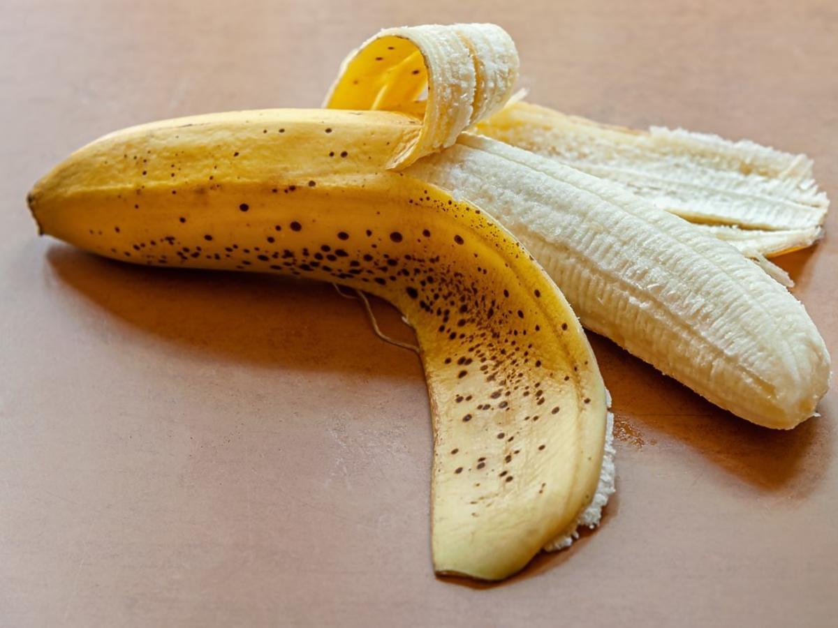Czy można zjeść banana na pusty żołądek? Lekarze nie pozostawiają złudzeń