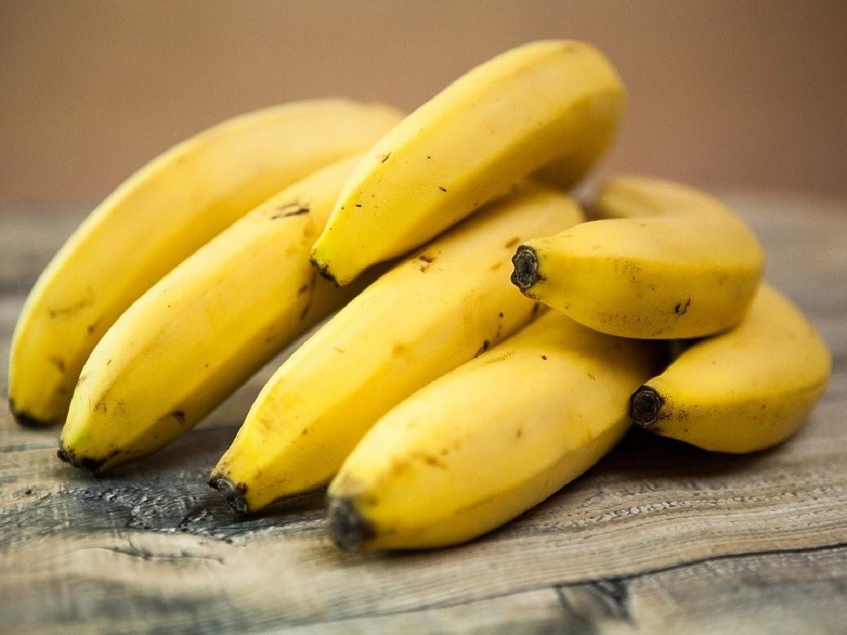 Czy można zjeść banana na pusty żołądek? Lekarze nie pozostawiają złudzeń