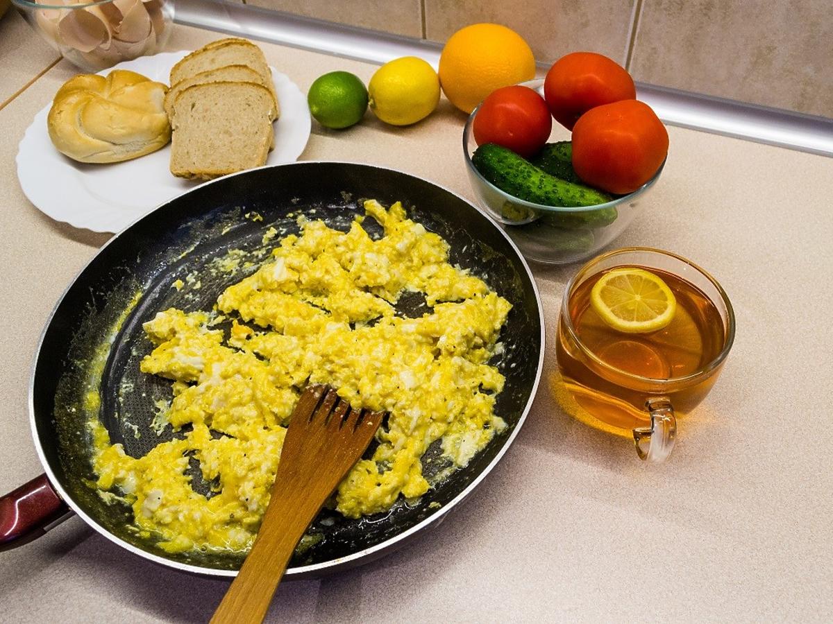 Czy przy zatruciu pokarmowym powinno się jeść lekką jajecznicę? Możecie się zaskoczyć