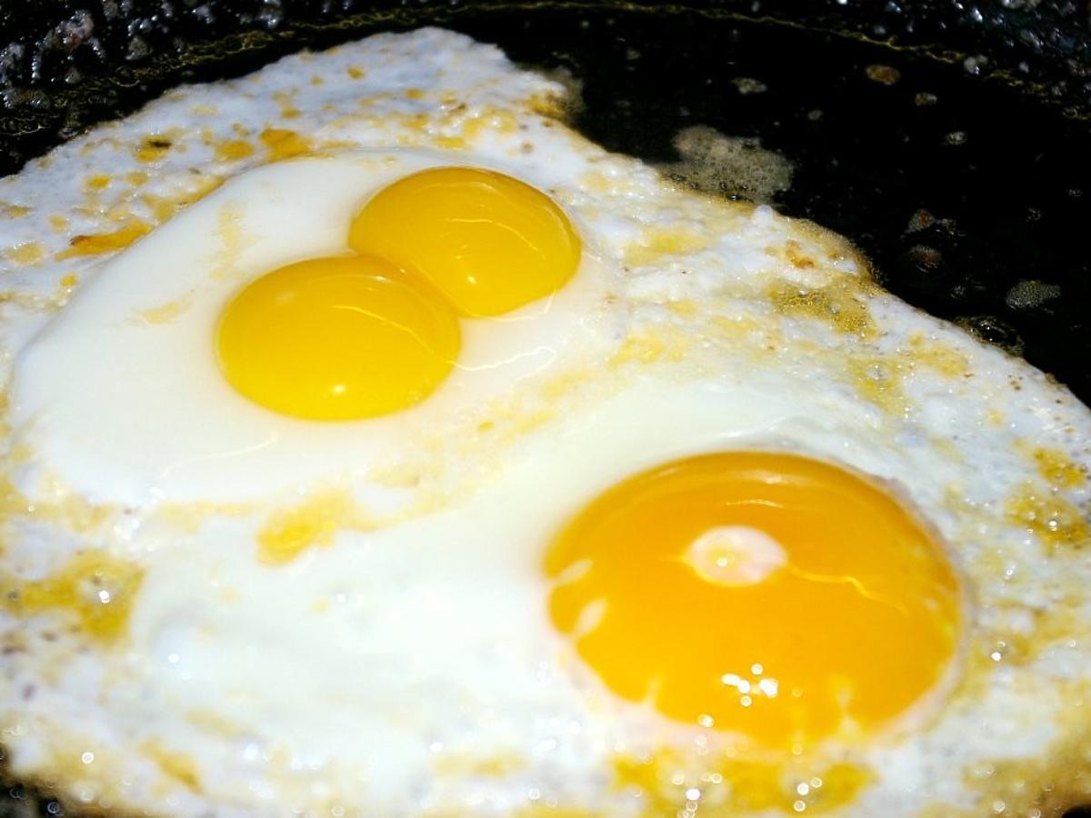 Dietetycy wskazują najgorszy sposób przyrządzania jajek. Większość przyrządza je tak najczęściej