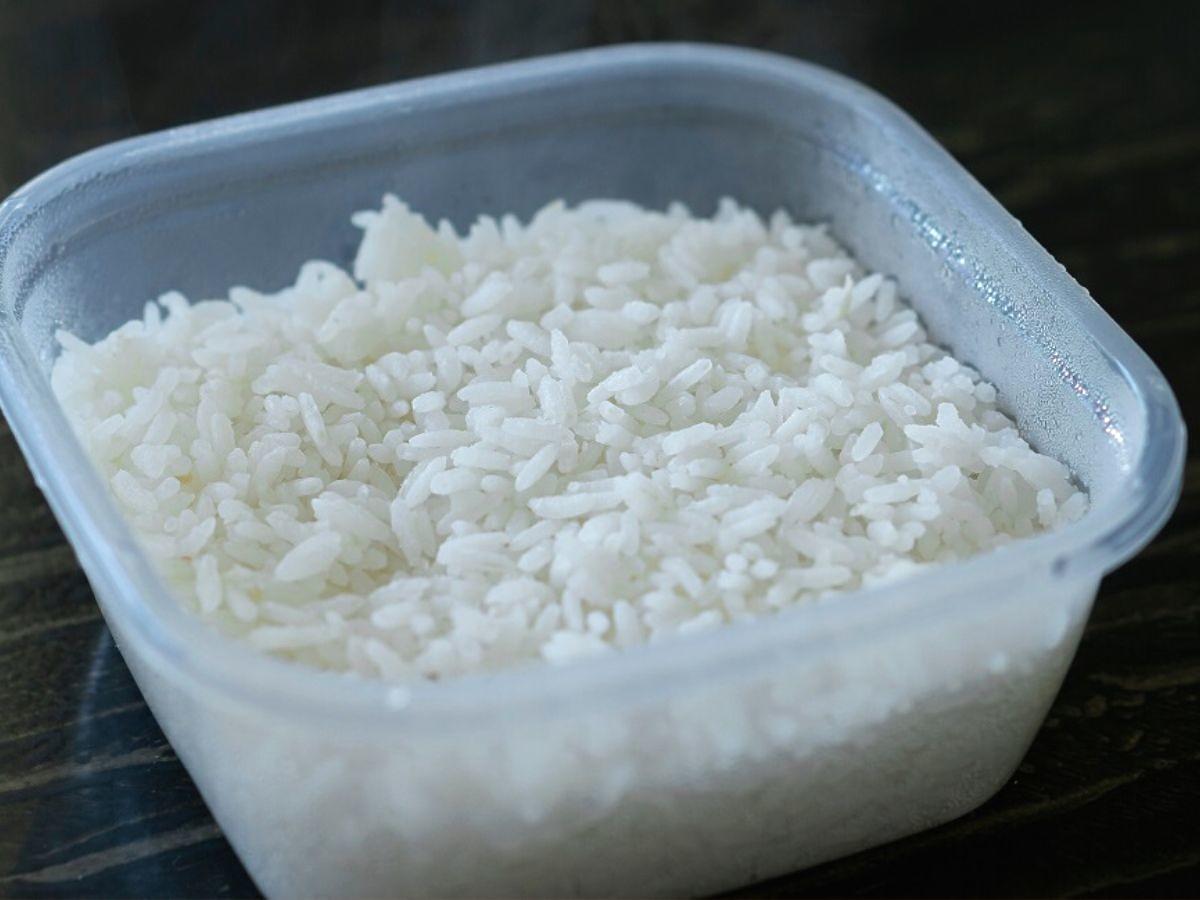 Dietetyk ostrzega przed jedzeniem takiego ryżu. Konsekwencje mogą być bardzo poważne