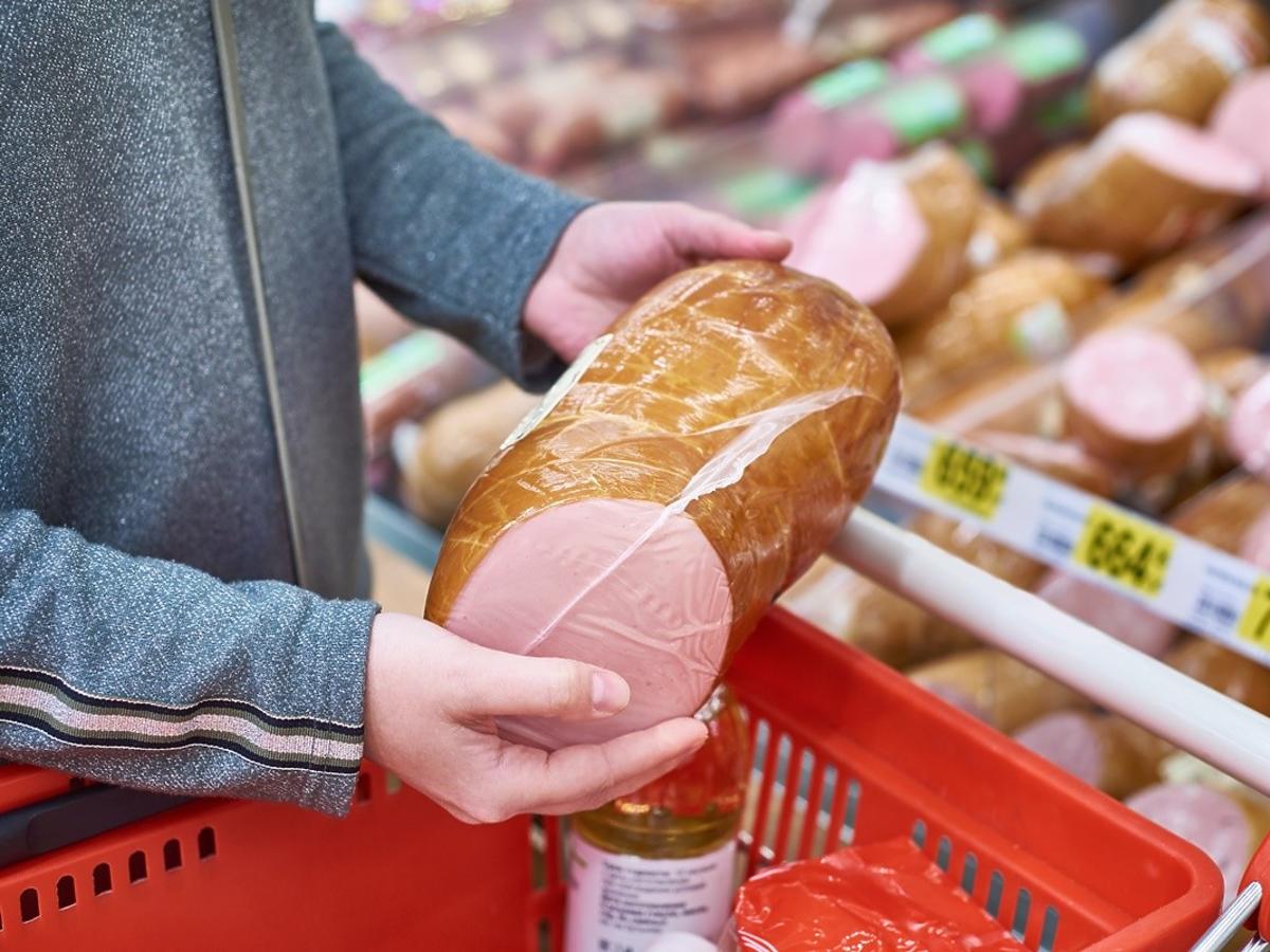 dlaczego wędlina ma różowy kolor