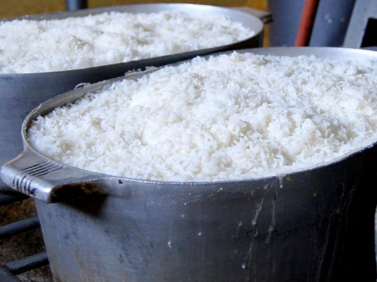 Dodajcie do ugotowanego ryżu 1 składnik i wstawcie go na 12 g. do lodówki. Ryż będzie mniej kaloryczny