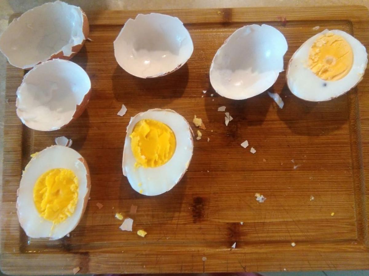 jak kroić jajka w skorupkach?