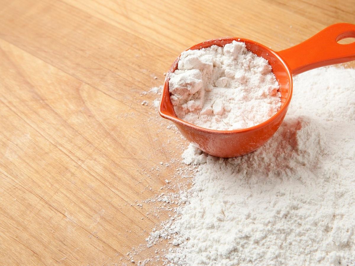 Jak należy odmierzać mąkę? Całe życie robiliście to źle, to dlatego ciasta nie wychodzą