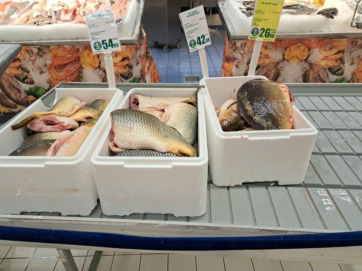 Jak rozpoznać dobrą rybę w sklepie? Jeżeli wygląda tak, absolutnie jej nie kupujcie