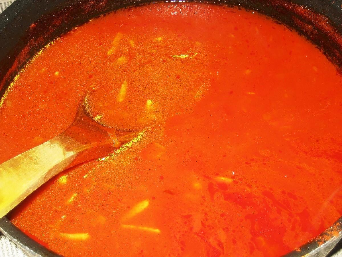 Kiedy dodać koncentrat do zupy pomidorowej? Większość Polaków popełnia błąd