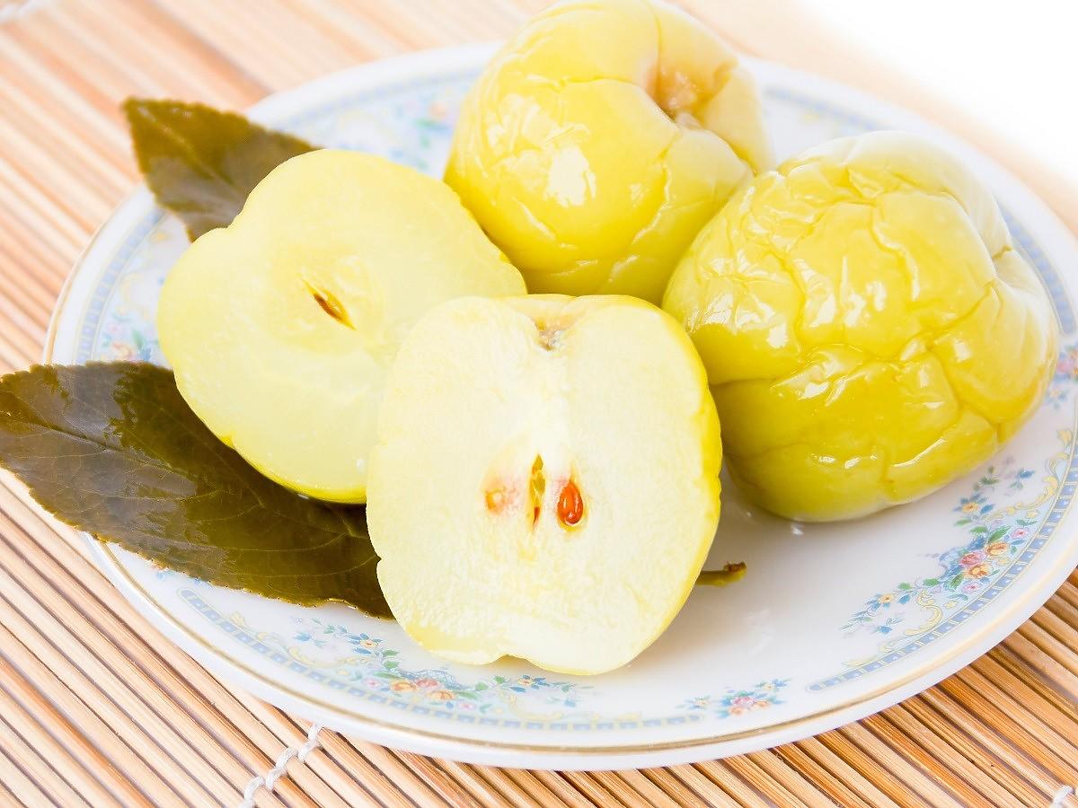 Kiszone jabłka to prawdziwy przysmak na Ukrainie. Idealne do mięs i sałatek