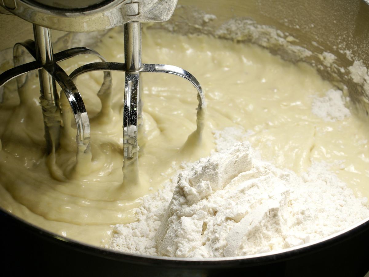 Koniec z podjadaniem surowego ciasta! Surowa mąka może zawierać groźne bakterie