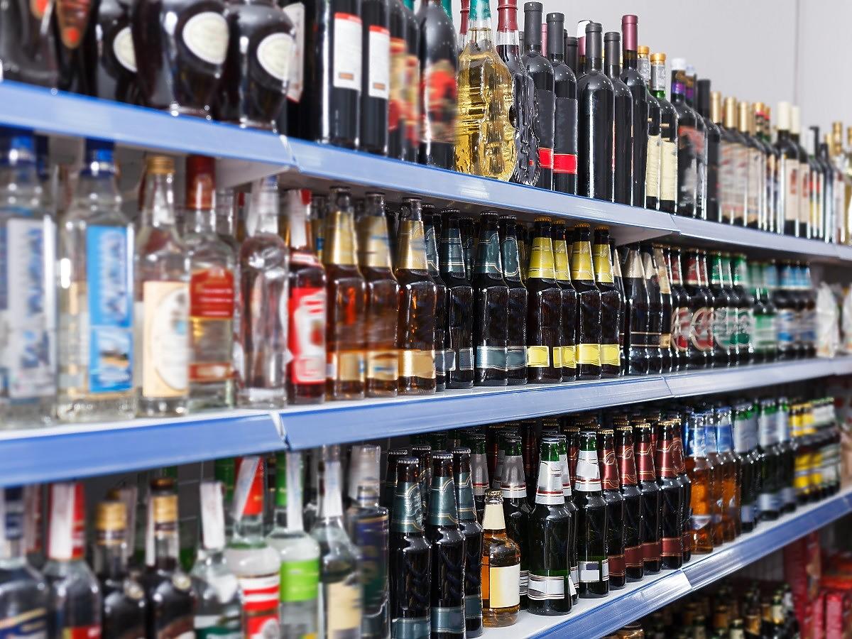 Kupowanie alkoholu tylko dla zaszczepionych? „Mogłoby to przynieść pewien efekt”