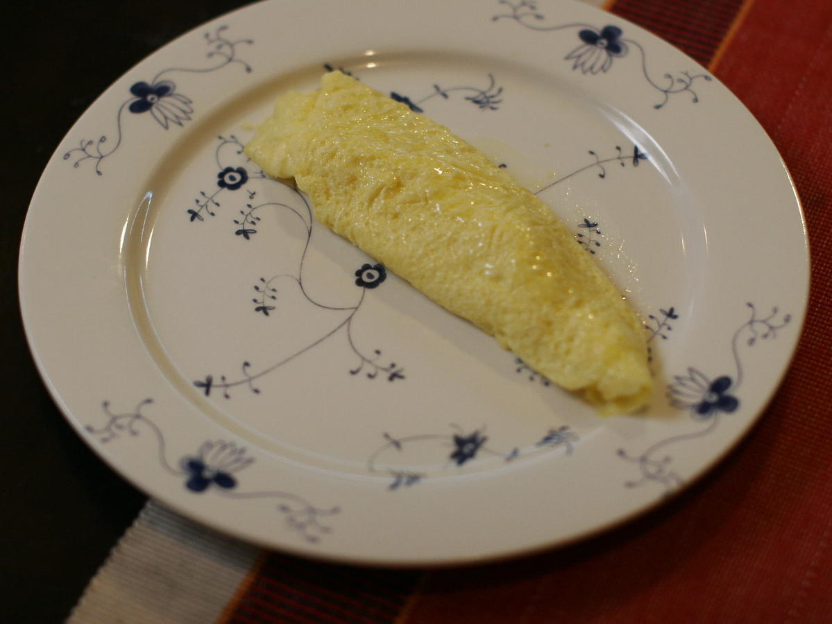  Legendarny omlet Julii Child. Cała tajemnica opiera się na odpowiednim ruchu ręką  
