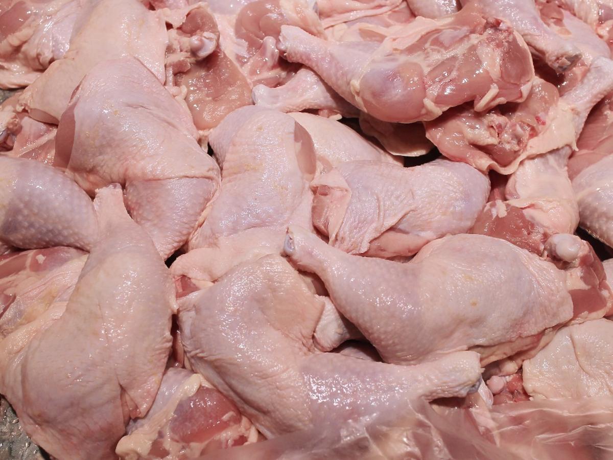 Mięso z Polski skażone salmonellą. Spożycie mogło wywołać zatrucie