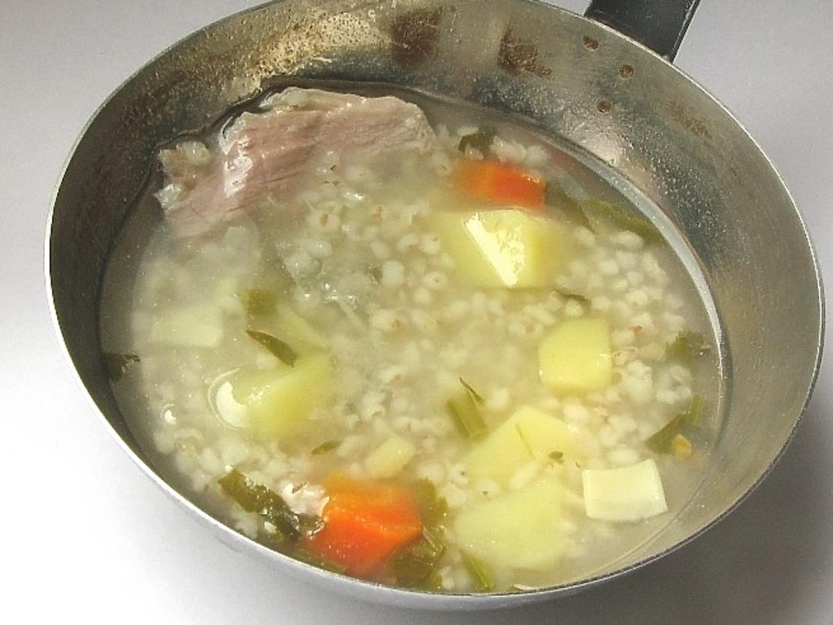 Mnóstwo osób popełnia ten błąd przy gotowaniu krupniku. Zupa jest mętna i kleista
