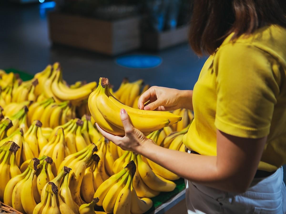 Niezwykłe znalezisko w bananach w sklepie spożywczym w Jaworznie. Sprawą zainteresowała się policja