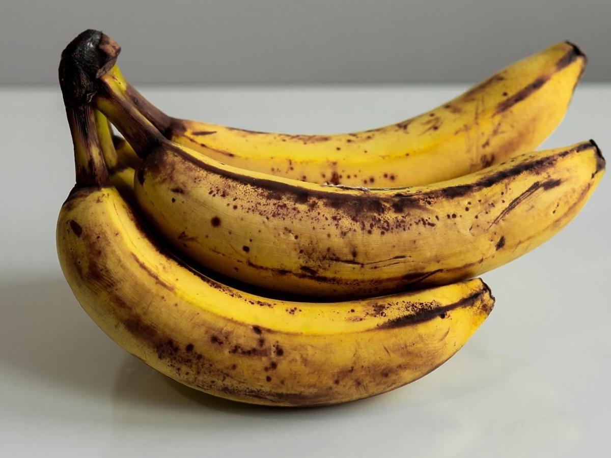 Nigdy nie przechowujcie tak bananów, tylko zmarnujecie pieniądze. Stracą smak i właściwości