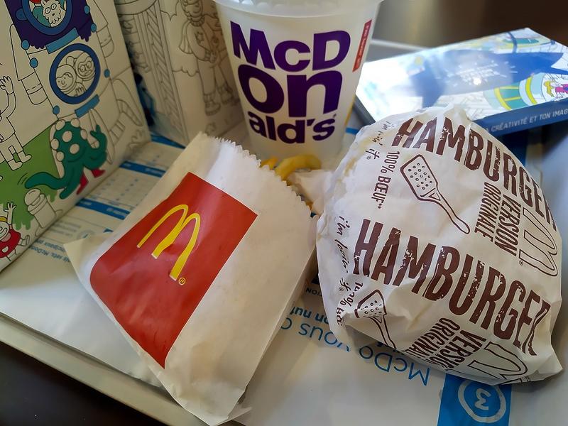Ile Kalorii Ma Latte Z Mcdonalda To danie z McDonald’s ma najwięcej kalorii. Prawdziwa bomba kaloryczna