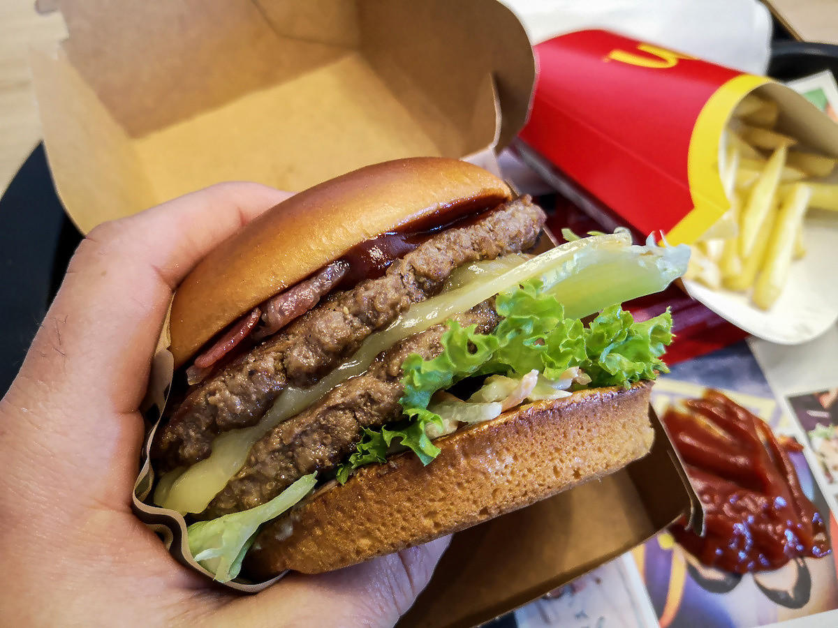 Otworzył kanapkę z McDonald’s i zobaczył, coś okropnego. „Rozważam przejście na weganizm”