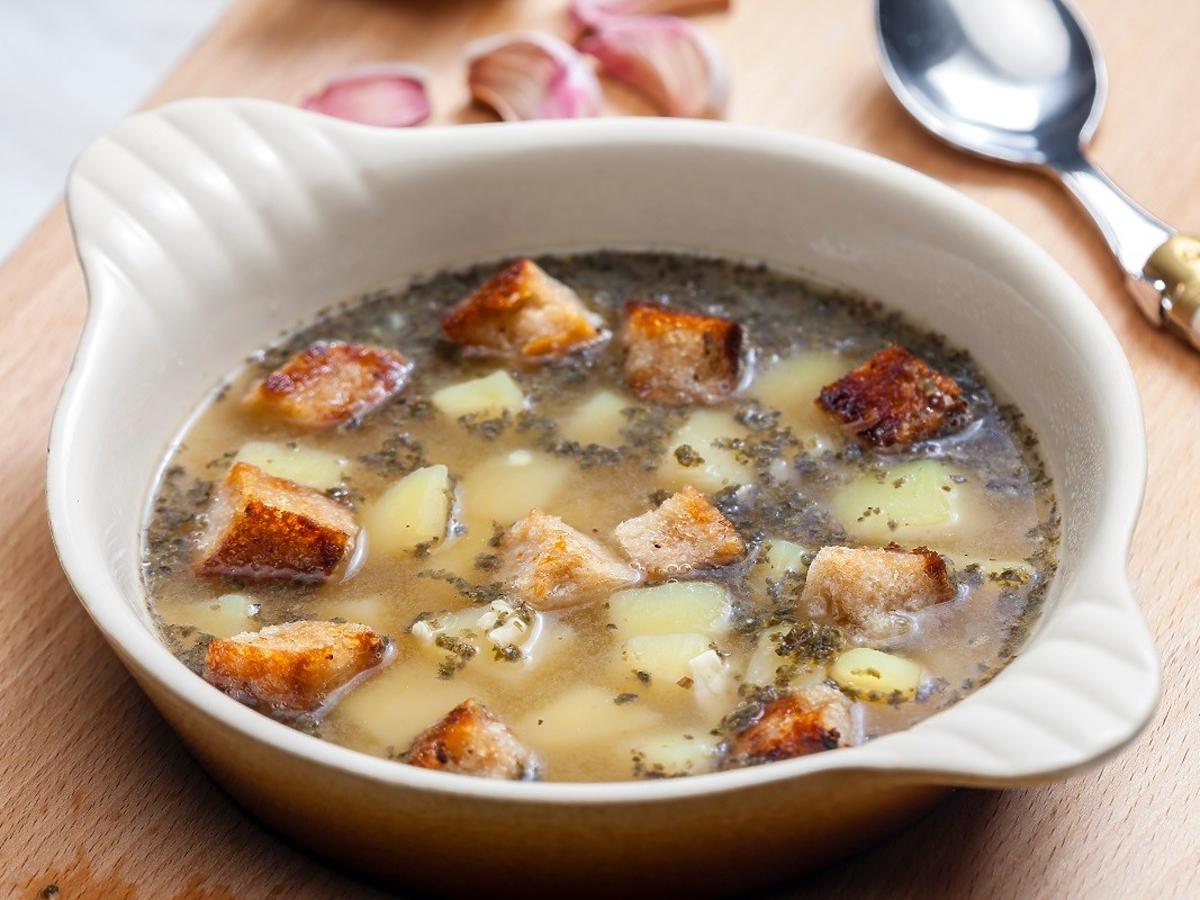 Pełna aromatu zupa czosnkowa uda się tylko z tym składnikiem. Wystarczy garść