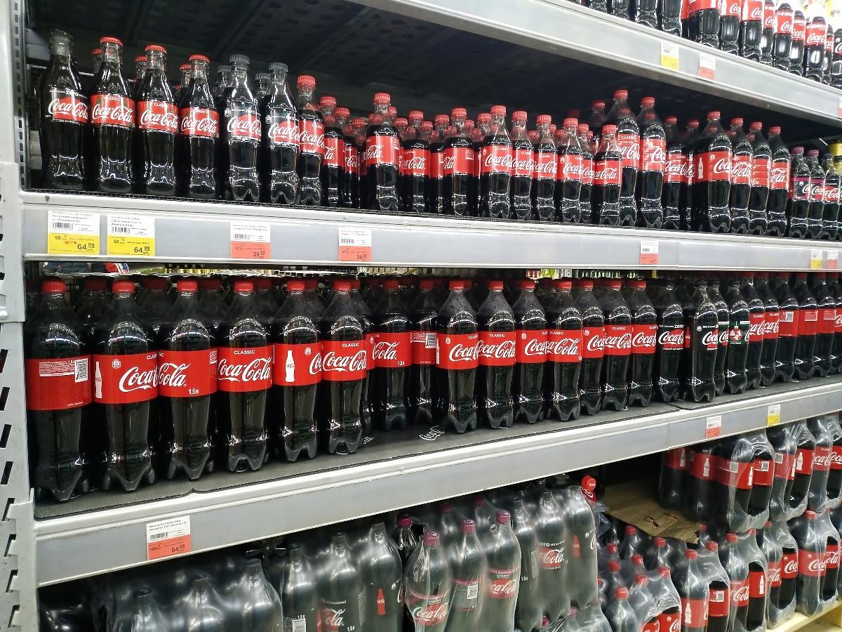 policja coca cola kradną