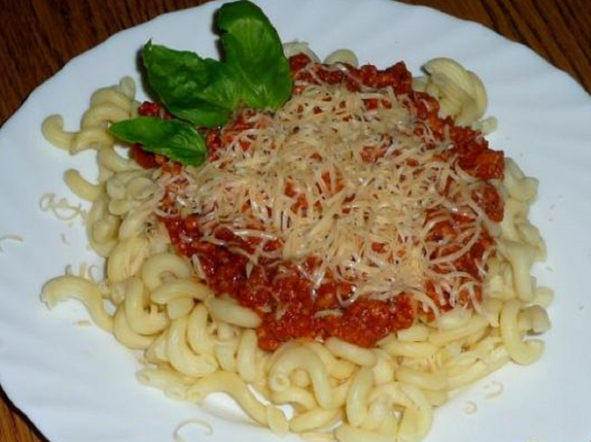 Pomidorowy sos do spaghetti, kaszy albo ryżu. Szybki i uniwersalny