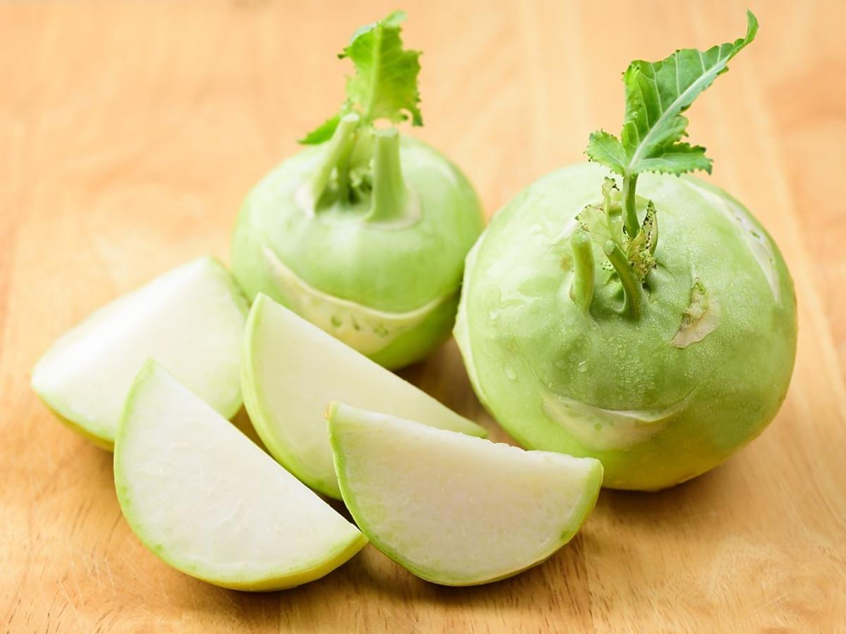 Poznajecie to warzywo? Zróbcie z niego zdrową surówkę. Pomaga na trawienie i wspiera odchudzanie