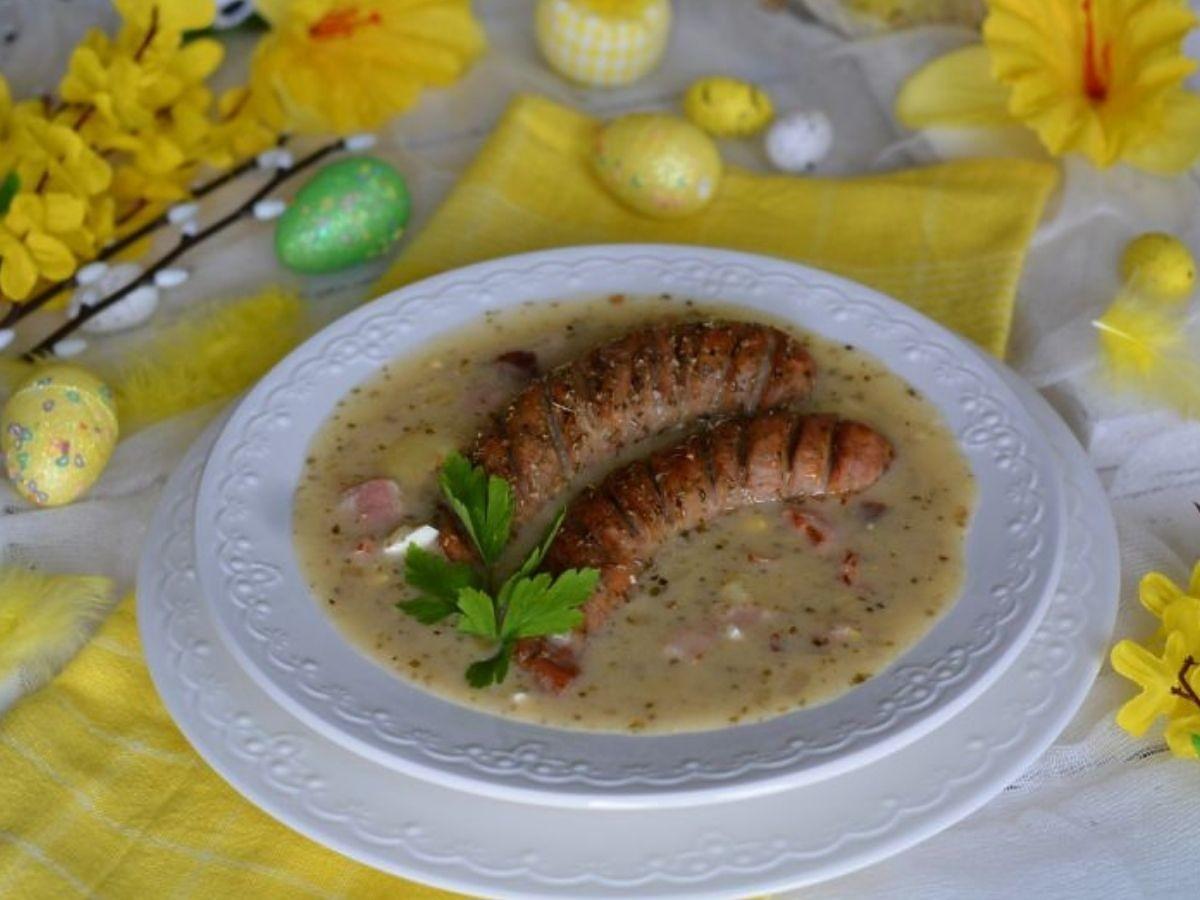 Przepis na barszcz chrzanowy z jajkiem i kiełbasą. Nie ma lepszej zupy na Wielkanoc