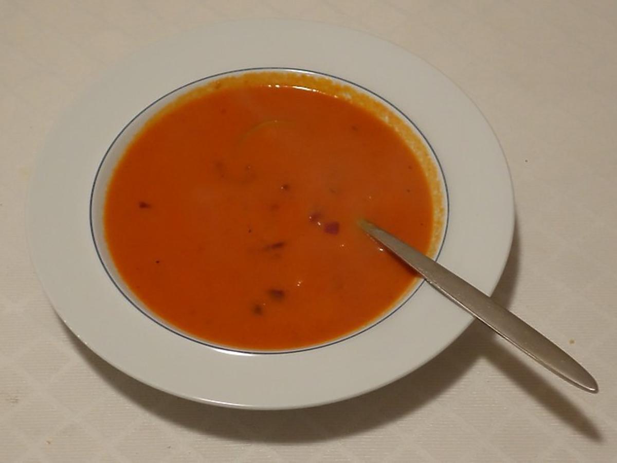 Przepis na błyskawiczną zupę pomidorową w pół godziny