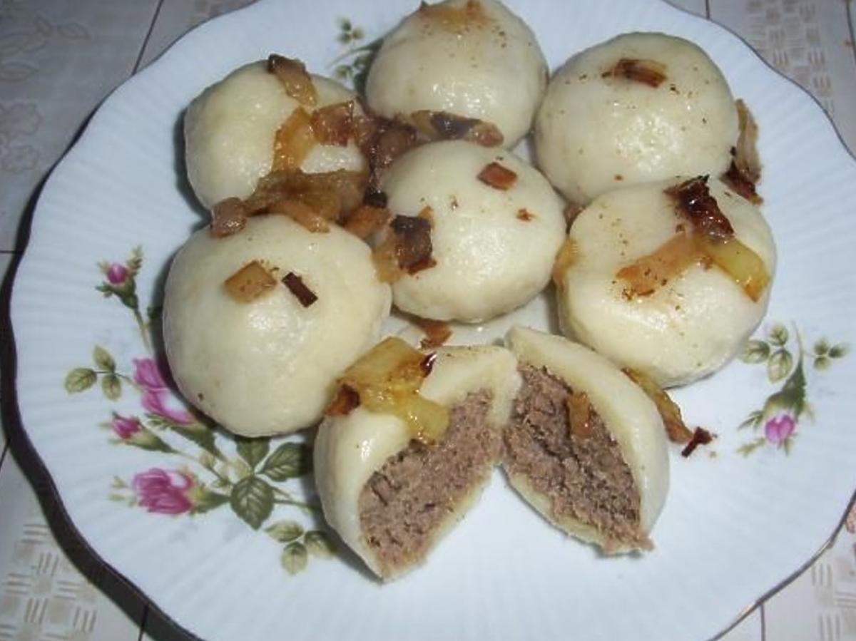 Przepis na pyzy z mięsem i skwarkami. Dodajcie do farszu tej kaszy, a wyjdzie dobry jak nigdy