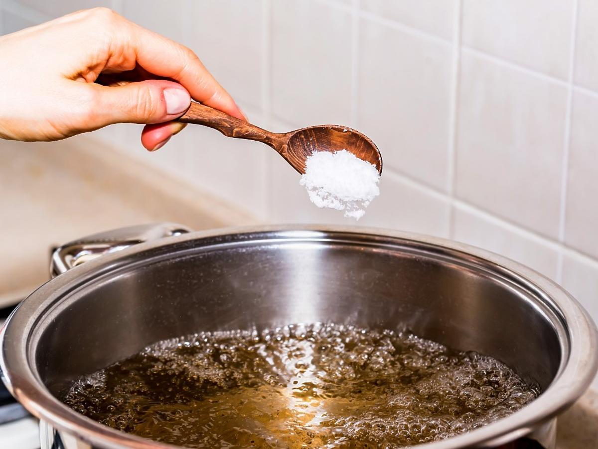 Przesolona zupa? O tym ratunkowym sposobie na pewno nie słyszeliście 