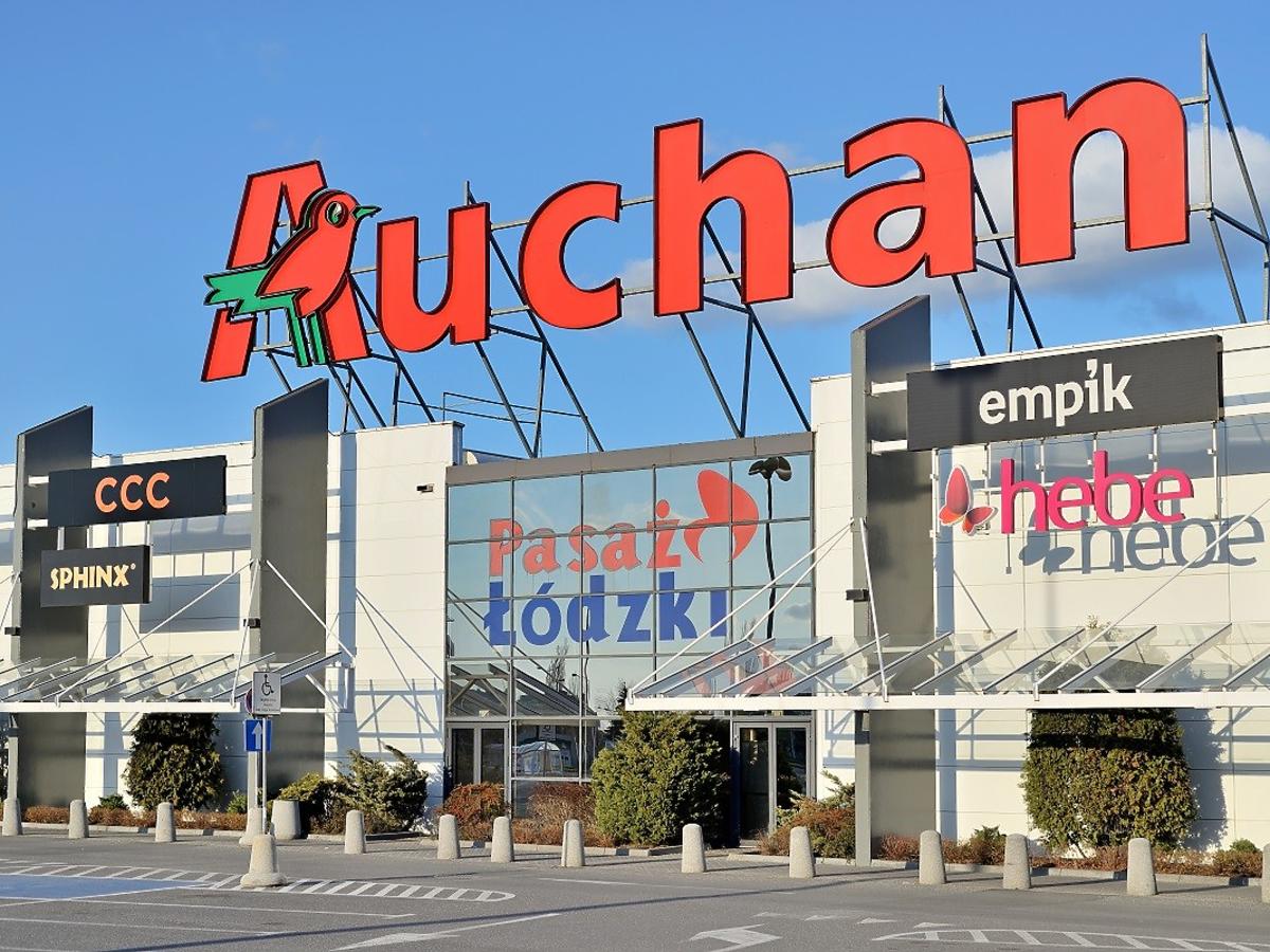 Sieć Auchan ma kłopoty. Dochody spadają, Polacy nie chcą robić tam zakupów 