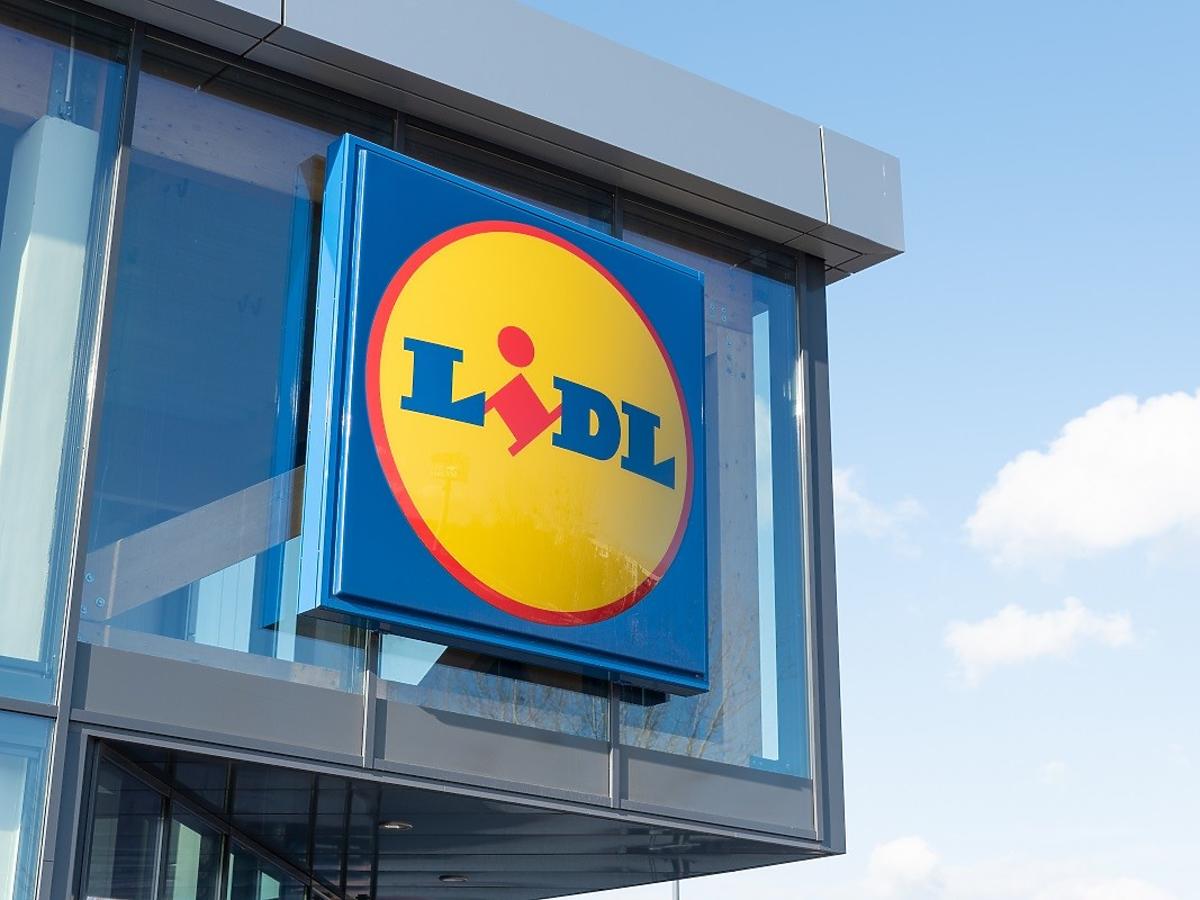 Szaleństwo o 6 rano w Lidlu. Na nagraniu widać bitwę klientów o 1 produkt