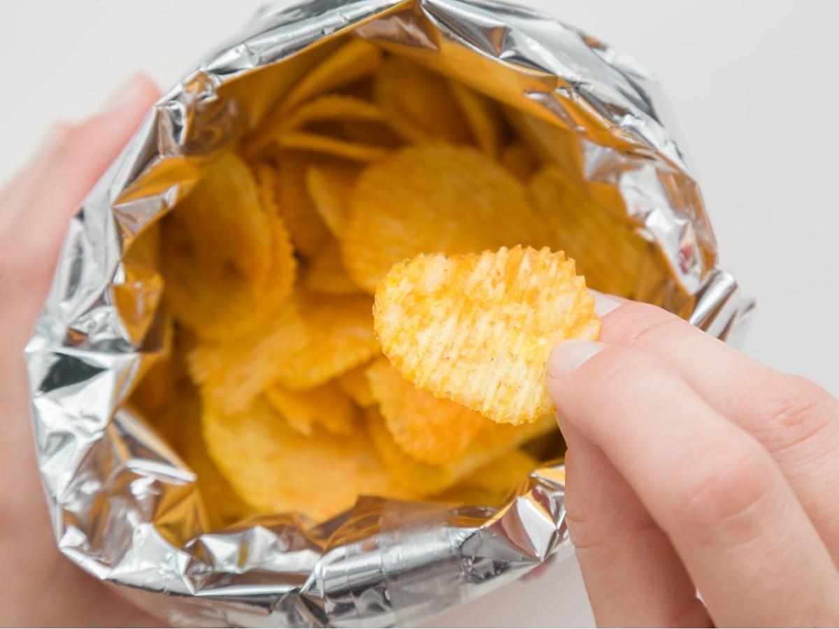 Tak przechowujcie otwarte chipsy. Będą długo chrupiące