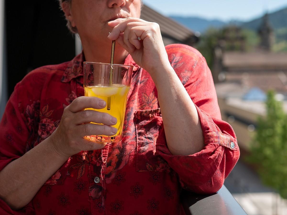 Te popularne napoje przyspieszają starzenie mózgu. Polacy piją je bez opamiętania