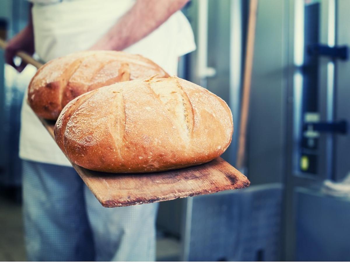 Ten piekarz obawia się, jak podwyżki gazu drastycznie wpłyną na ceny chleba.