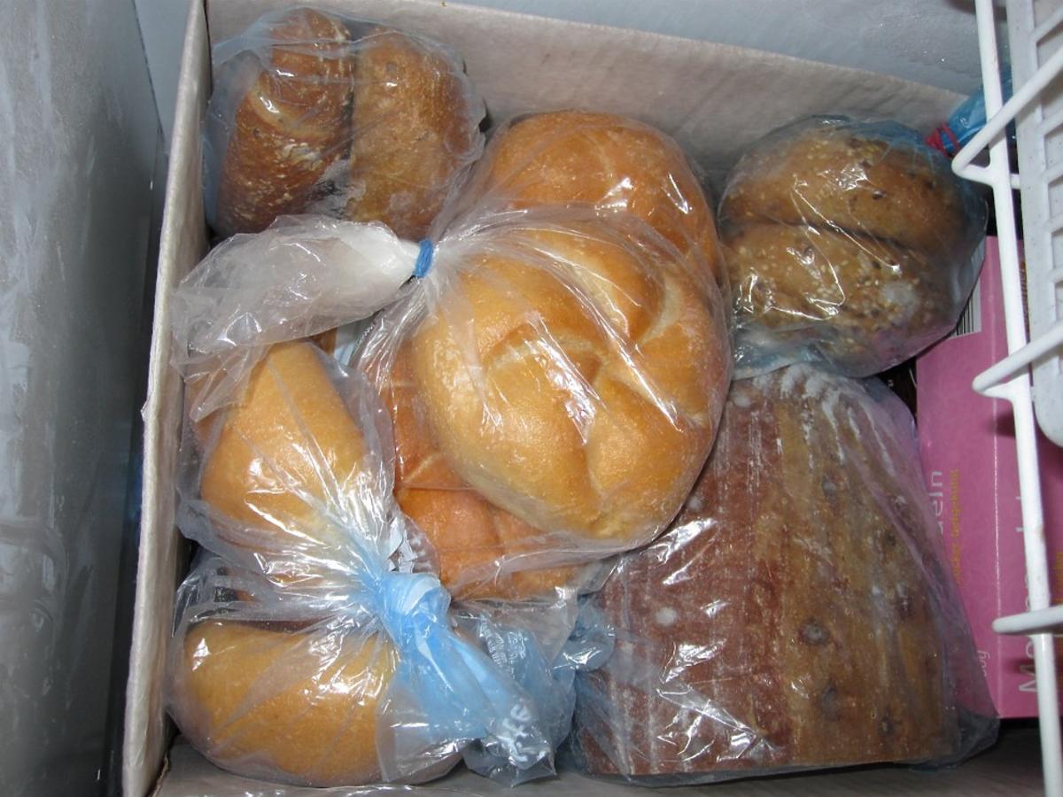 Trzymacie chleb w chlebaku czy w lodówce? Jedna z tych metod sprawia, że o wiele szybciej czerstwieje