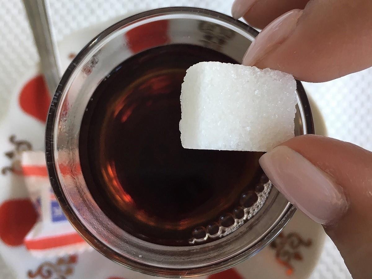 Używacie tego zamiast cukru? Lepiej przestańcie. Spożywanie tego składnika zwiększa ryzyko nowotworu mózgu (sztuczne słodziki)