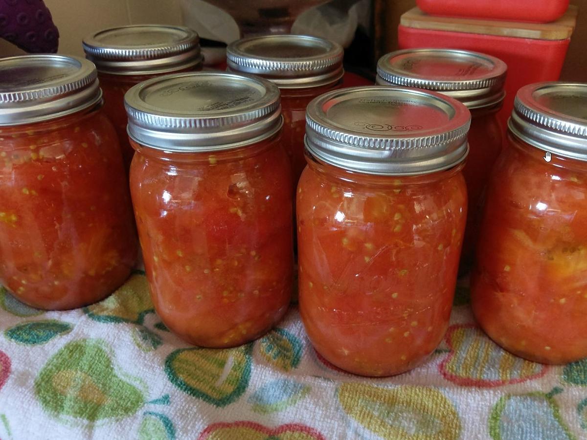 Weźcie pomidory i kilka dodatków, by zrobić najlepszy sos do słoików na zimę. 100x lepszy niż gotowce ze sklepu