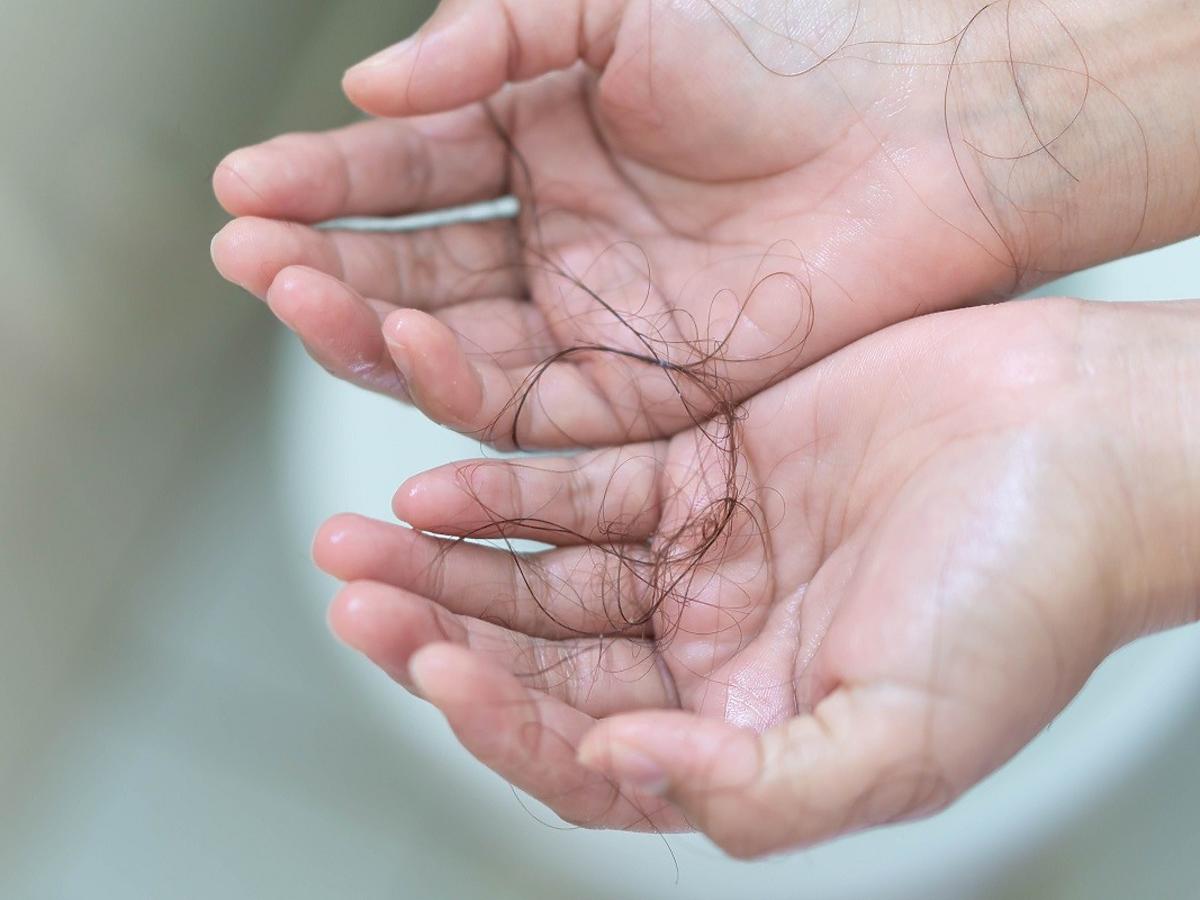 Włosy wypadają wam garściami? Wypijcie ten sok, a wasze włosy znów będą gęste i mocne