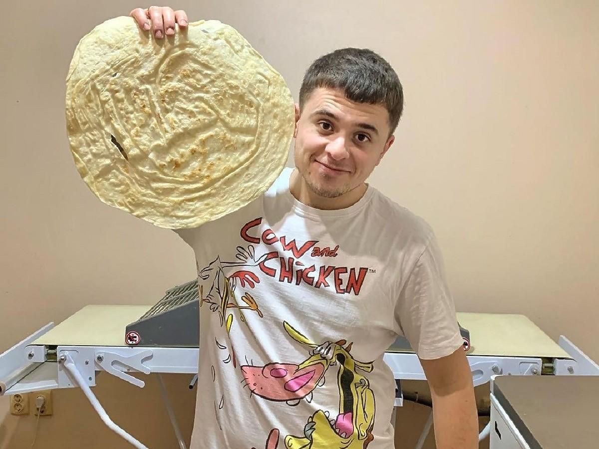 Wygrał ukraińskiego „MasterChefa”. Dziś piecze za darmo chleb dla mieszkańców Chersonia